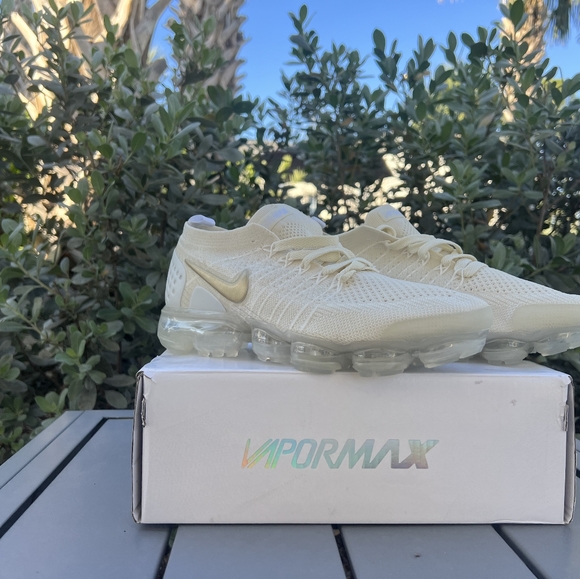 Women Nike air vapormax Flyknit sneakers shoes - Picture 2 of 10